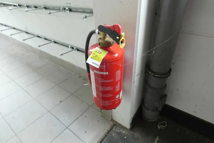2x Feuerlöscher